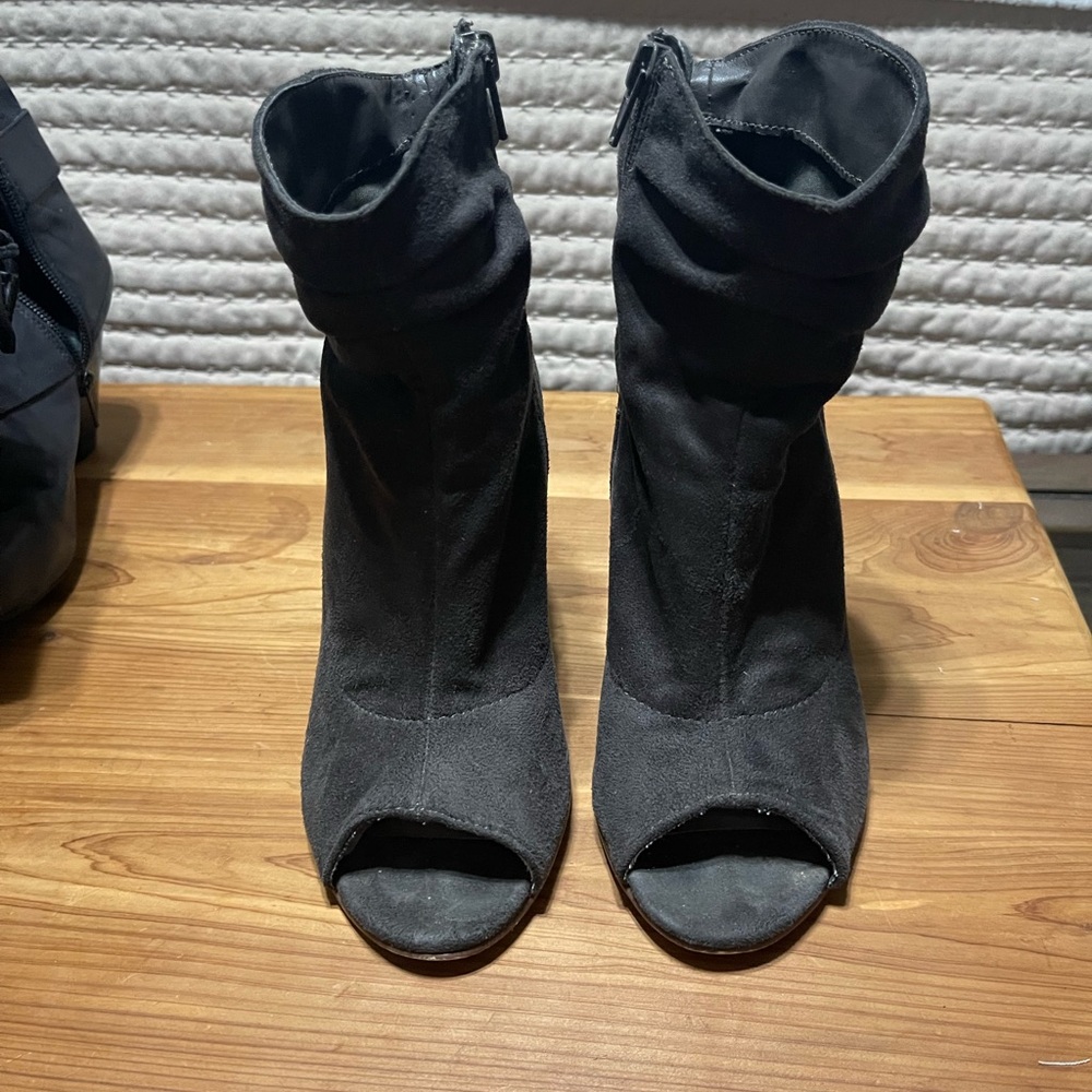Size 6M grey high heeled booties